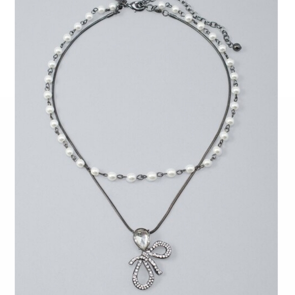 CHICO'S GLASS PEARL & BOW PENDANT NECKLACE - Picture 3 of 5